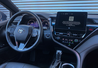 Подержанный автомобиль Toyota Camry Sedan 2023 года (14 фото)
