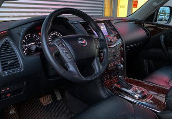Подержанный автомобиль Nissan Patrol 2014 года (7 фото)