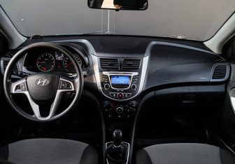 Подержанный автомобиль Hyundai Solaris Hatchback 2012 года (9 фото)