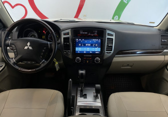 Подержанный автомобиль Mitsubishi Pajero 2019 года (12 фото)