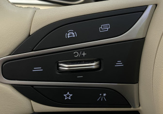 Подержанный автомобиль Voyah Dream 2023 года (26 фото)