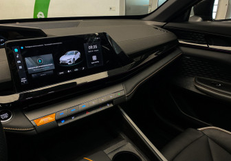 Подержанный автомобиль Changan UNI-V 2024 года (11 фото)