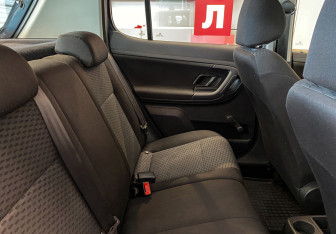 Подержанный автомобиль Skoda Fabia Hatchback 2012 года (8 фото)