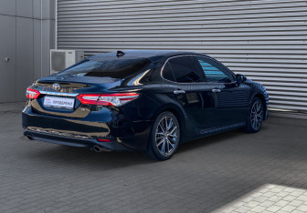 Подержанный автомобиль Toyota Camry Sedan 2023 года (6 фото)