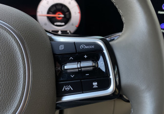 Подержанный автомобиль Kia Carnival 2021 года (27 фото)