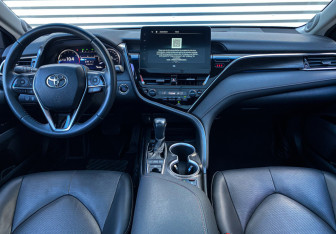 Подержанный автомобиль Toyota Camry Sedan 2023 года (15 фото)