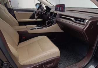 Подержанный автомобиль Lexus RX 2019 года (6 фото)