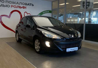 Подержанный автомобиль Peugeot 308 Hatchback 2011 года (3 фото)