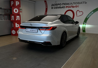 Подержанный автомобиль Toyota Camry Sedan 2024 года (4 фото)