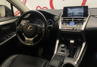 Подержанный автомобиль Lexus NX 2018 года (10 фото)