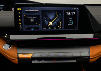 Подержанный автомобиль Changan UNI-V 2023 года (18 фото)