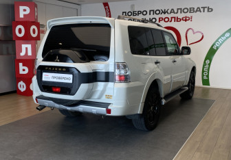 Подержанный автомобиль Mitsubishi Pajero 2019 года (4 фото)