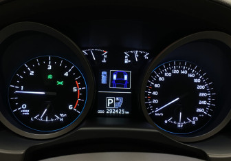 Подержанный автомобиль Toyota Land Cruiser Suv 2012 года (30 фото)