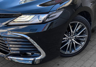 Подержанный автомобиль Toyota Camry Sedan 2023 года (4 фото)