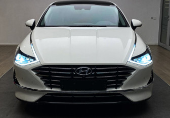 Подержанный автомобиль Hyundai Sonata 2021 года (2 фото)