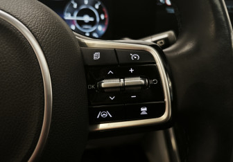 Подержанный автомобиль Kia Carnival 2021 года (15 фото)