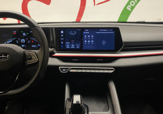 Подержанный автомобиль Geely Coolray 2023 года (10 фото)