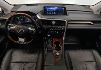 Подержанный автомобиль Lexus RX 2018 года (12 фото)