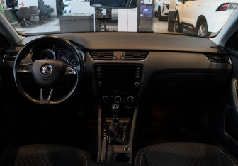 Подержанный автомобиль Skoda Octavia Liftback 2018 года (17 фото)