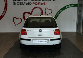 Подержанный автомобиль Volkswagen Golf Hatchback 2002 года (5 фото)