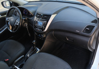 Подержанный автомобиль Hyundai Solaris Sedan 2015 года (7 фото)