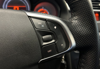 Подержанный автомобиль Citroen C4 Hatchback 2012 года (14 фото)