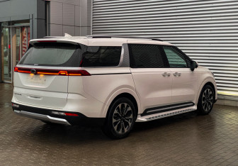 Подержанный автомобиль Kia Carnival 2020 года (5 фото)