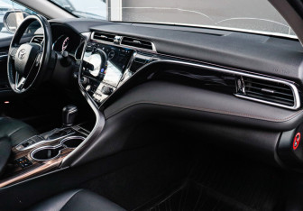 Подержанный автомобиль Toyota Camry Sedan 2018 года (9 фото)