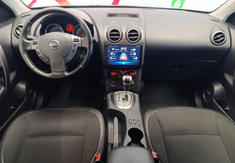 Подержанный автомобиль Nissan Qashqai 2009 года (9 фото)