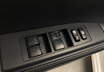 Подержанный автомобиль Lexus ES 2012 года (13 фото)