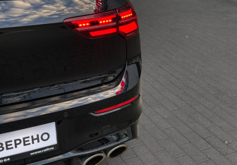 Подержанный автомобиль Volkswagen Golf R Hatchback 2021 года (8 фото)