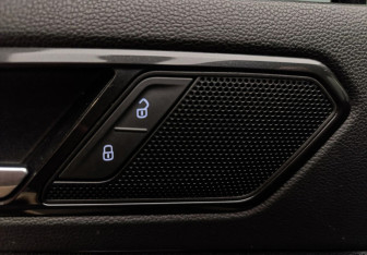 Подержанный автомобиль Volkswagen Tiguan 2018 года (10 фото)