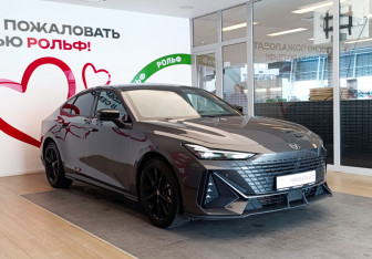 Подержанный автомобиль Changan UNI-V 2024 года (3 фото)
