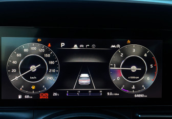Подержанный автомобиль Kia Carnival 2022 года (33 фото)