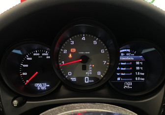 Подержанный автомобиль Porsche Macan 2015 года (21 фото)