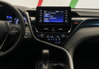 Подержанный автомобиль Toyota Camry Sedan 2021 года (12 фото)