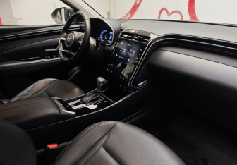 Подержанный автомобиль Hyundai Tucson 2022 года (8 фото)