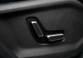 Подержанный автомобиль Geely Monjaro 2023 года (21 фото)