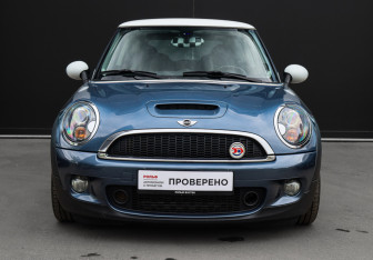 Подержанный автомобиль MINI Hatch 2009 года (2 фото)
