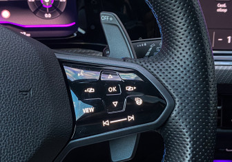 Подержанный автомобиль Volkswagen Golf R Hatchback 2021 года (27 фото)