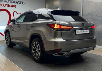 Подержанный автомобиль Lexus RX 2021 года (6 фото)