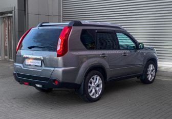 Подержанный автомобиль Nissan X-Trail 2012 года (6 фото)