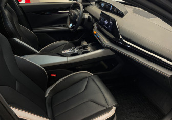 Подержанный автомобиль Changan UNI-V 2024 года (7 фото)