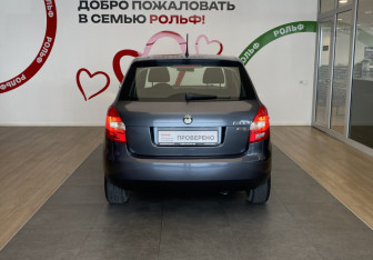 Подержанный автомобиль Skoda Fabia Hatchback 2011 года (5 фото)