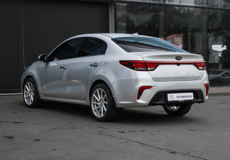 Подержанный автомобиль Kia Rio Sedan 2019 года (6 фото)
