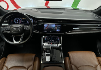 Подержанный автомобиль Audi Q8 2020 года (10 фото)