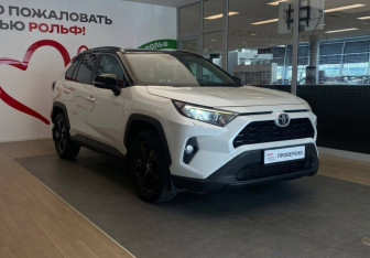 Подержанный автомобиль Toyota RAV4 2022 года (3 фото)