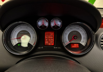 Подержанный автомобиль Peugeot 308 Hatchback 2008 года (15 фото)