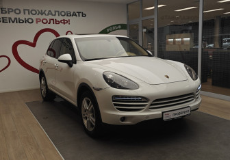Подержанный автомобиль Porsche Cayenne 2013 года (3 фото)