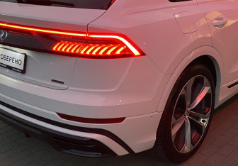 Подержанный автомобиль Audi Q8 2019 года (14 фото)